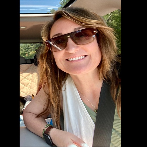 Meet your Posher, Jennifer - Picture 1 of 1